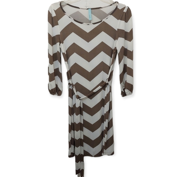 Loila Midi Dress Women's Small Chevron Pattern Brown and White Approx Tie - Picture 2 of 9